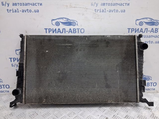 Радіатор охолодження двигуна 8200880550 RENAULT