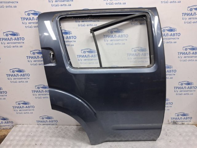 Двері пасажирські задні праві 82100EB330 NISSAN