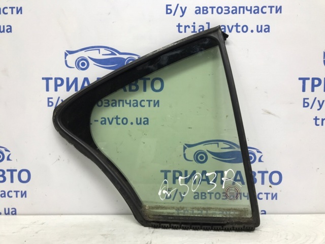 Задня кватирка права 822624GA0A NISSAN