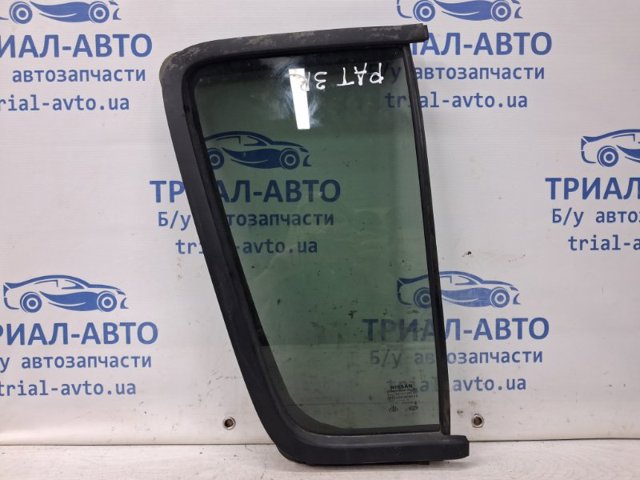 Кватирка двері трикутник, задня, права 82262EB305 NISSAN
