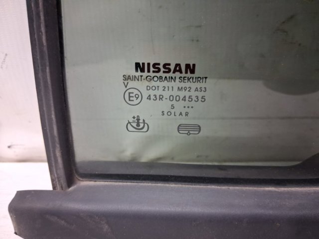 Скло-кватирка двері, задній, лівою 82263EB33A NISSAN
