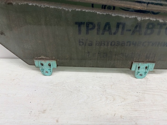 Скло заднє праве 823003NL2A NISSAN