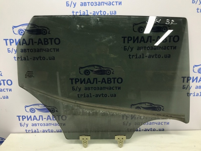 Скло задніх дверей, правих 823004ET0A NISSAN