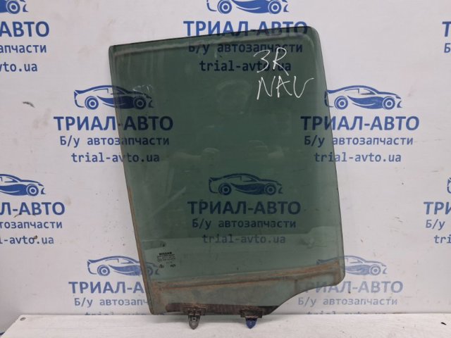 Скло задніх дверей, правих 82300EB320 NISSAN