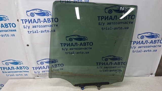 Скло задньої двері лівої 82301EB305 NISSAN