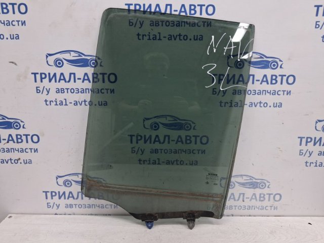 Скло задніх дверей, лівих 82301EB320 NISSAN