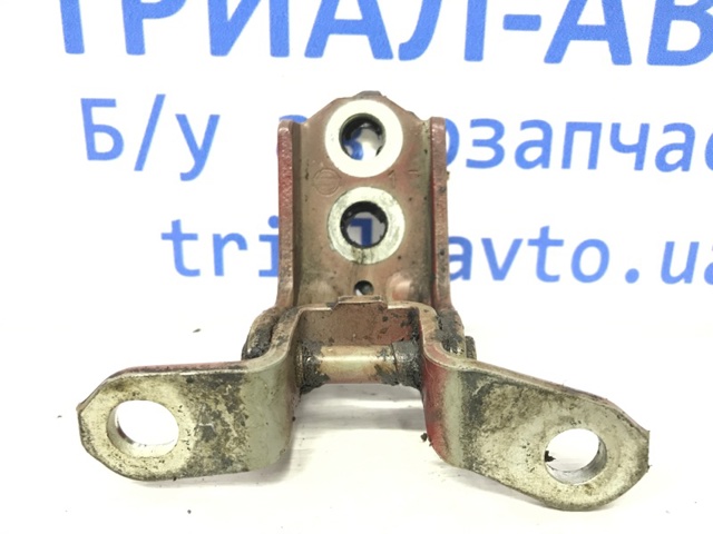 Петля заднтої двері, правої 824001KA0A NISSAN