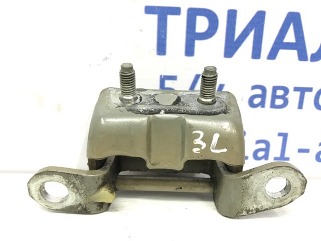 Петля заднтої двері, лівої 82401AV630 NISSAN