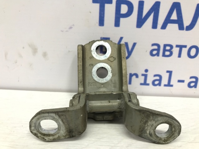 Петля передніх дверей права 824202F030 NISSAN