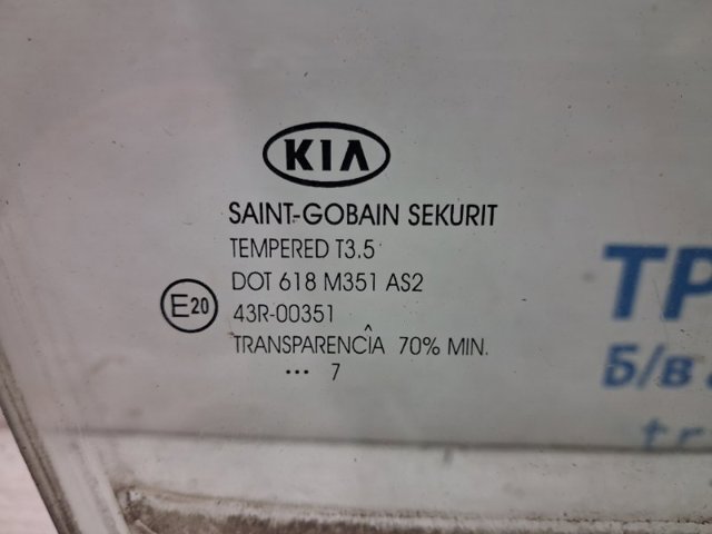 Скло передніх дверей, правою 824211H000 HYUNDAI