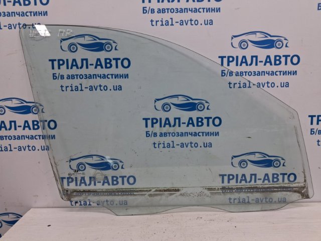 Скло передніх дверей, правих 824212B001 HYUNDAI