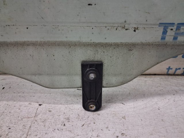 Скло пасажирських дверей 824212E000 HYUNDAI