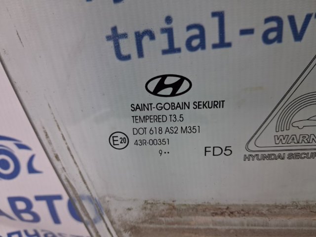 Скло передньої правої двері 824212L010 HYUNDAI