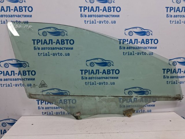 Скло передніх дверей, правих 82421A6020 HYUNDAI