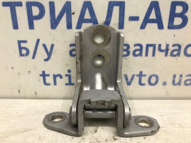 Дверний шарнір задній лівий 82421AG000 NISSAN