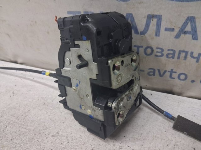 Замок задньої двері, лівої 825019U100 NISSAN