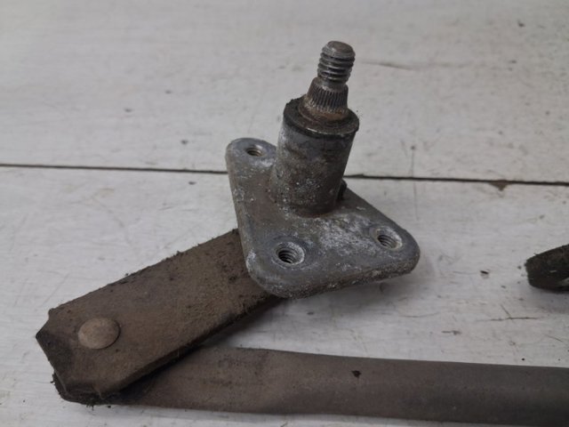Трапеція щіток лобового скла 8251A009 MITSUBISHI