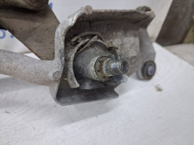 Трапеція щіток лобового скла 8251A105 MITSUBISHI