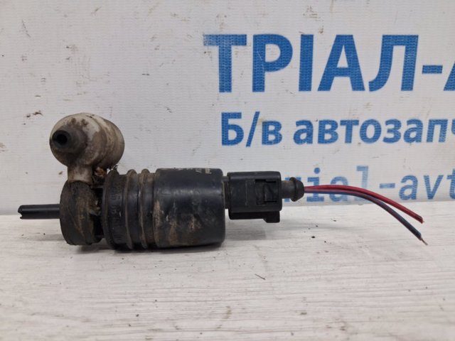 Моторчик омивача заднього скла 8260A059 MITSUBISHI