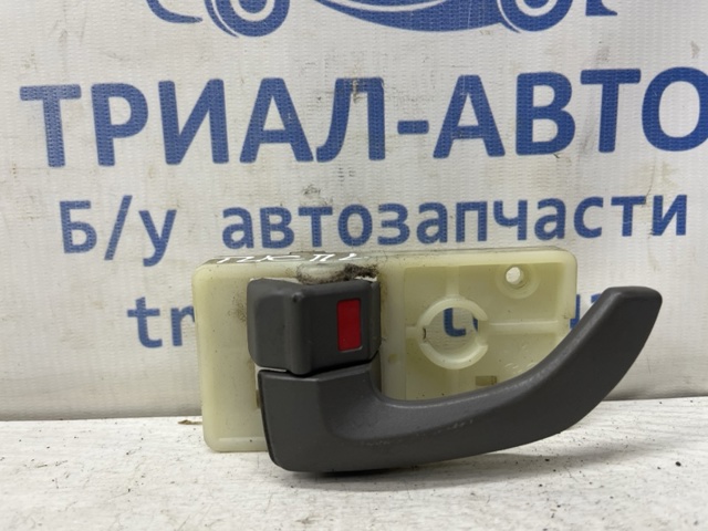 Дверна ручка внутрішня ліва передня/задня 826102E000LM HYUNDAI