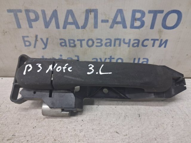 Тримач зовнішньої ручки дверей, задніх лівих 82611AX622 NISSAN
