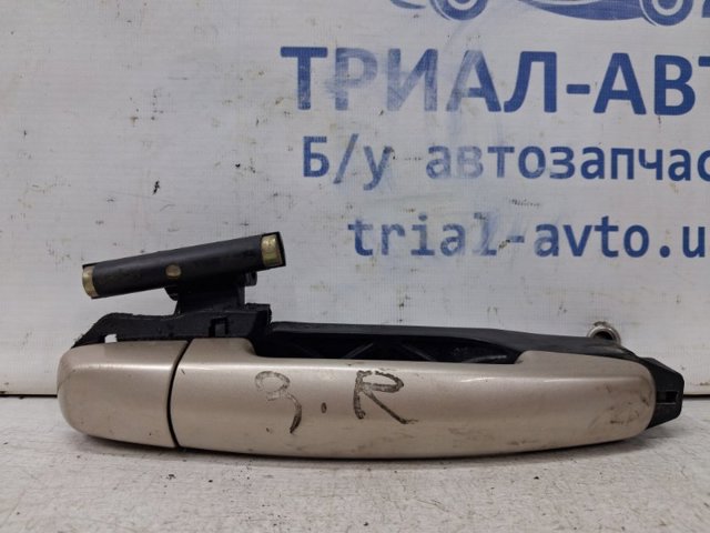 Тримач зовнішньої ручки дверей, задніх правих 8283163J10 SUZUKI