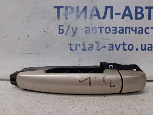 Тримач зовнішньої ручки дверей, задніх лівих 8284163J10 SUZUKI