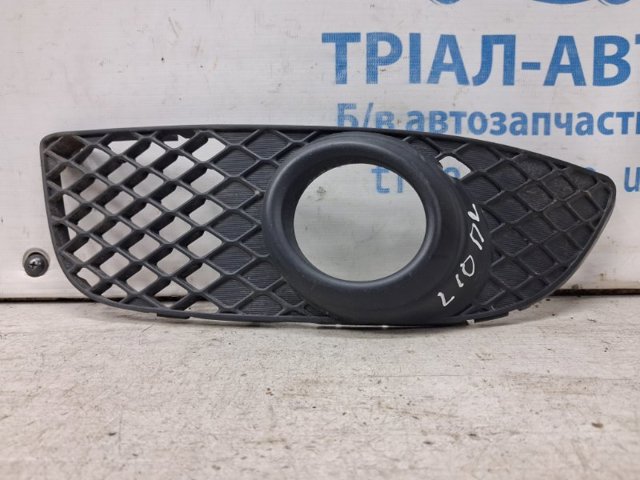 Решітка бампера, ліва 8321A089 MITSUBISHI