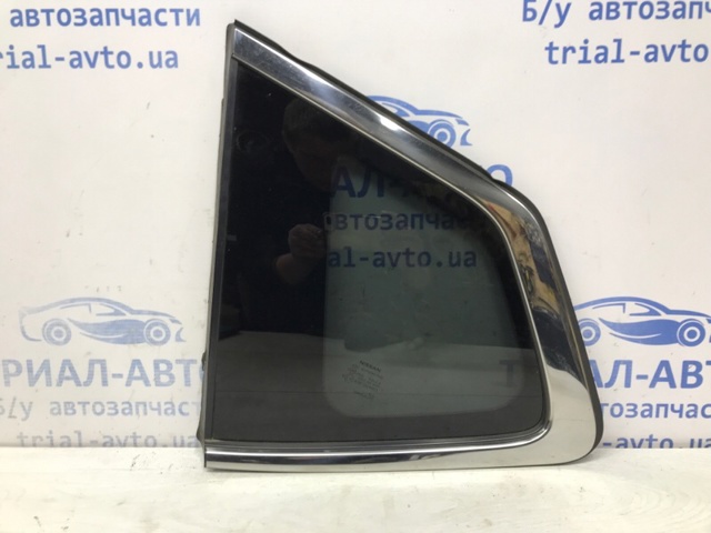 Скло кузова/багажного відсіку, ліве 833014CC0B NISSAN