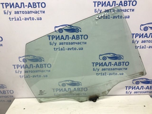 Скло задньої двері правої 834211H000 HYUNDAI