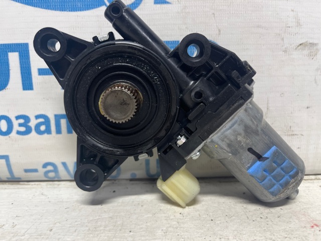 Моторчик склопідйомника двері задніх, правих 83460C5100 HYUNDAI
