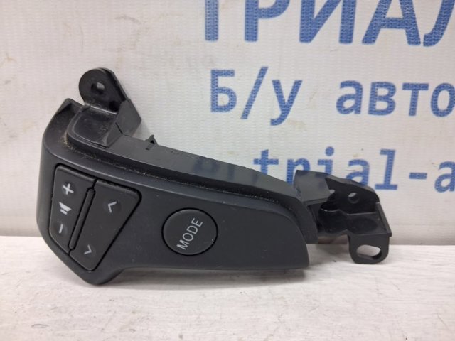 Блок кнопкових перемикачів рульового колеса 8425020020 TOYOTA