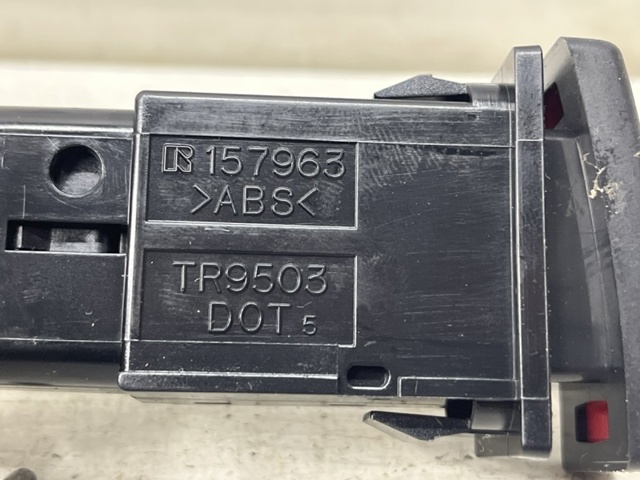 Аварійна кнопка 8433205050 TOYOTA