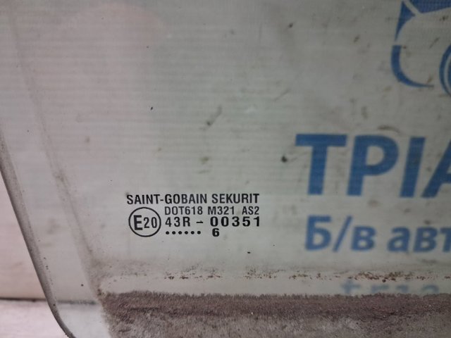 Скло задньої двері правої 8454179J00 SUZUKI