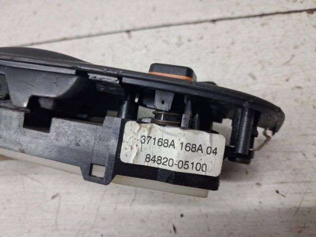 Кнопки переднього лівого склопід'ємника 8482005100 TOYOTA