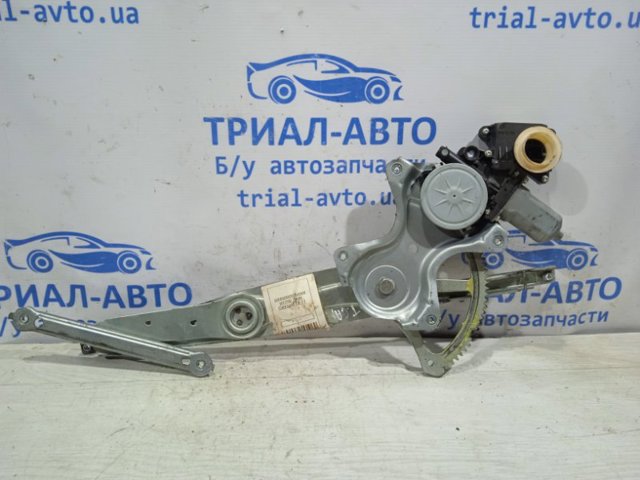 Двигун склопідіймача двері передньої, правої 857100K010 TOYOTA