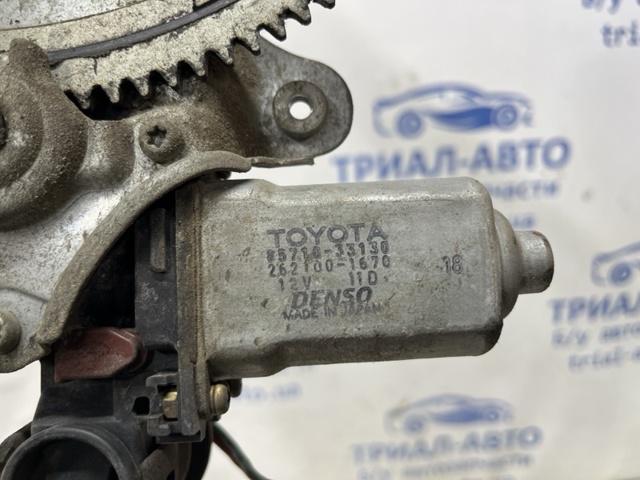 Двигун склопідіймача двері передньої, правої 8571033130 TOYOTA