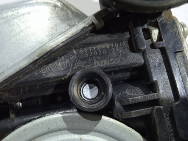 Мотор склопідйомника дверей передніх, правих 8571035180 TOYOTA