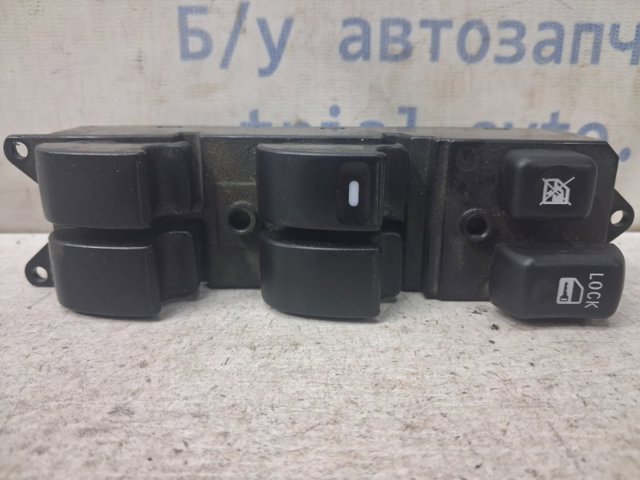 Кнопковий блок керування склопідіймачами передній лівий 8608A058 MITSUBISHI
