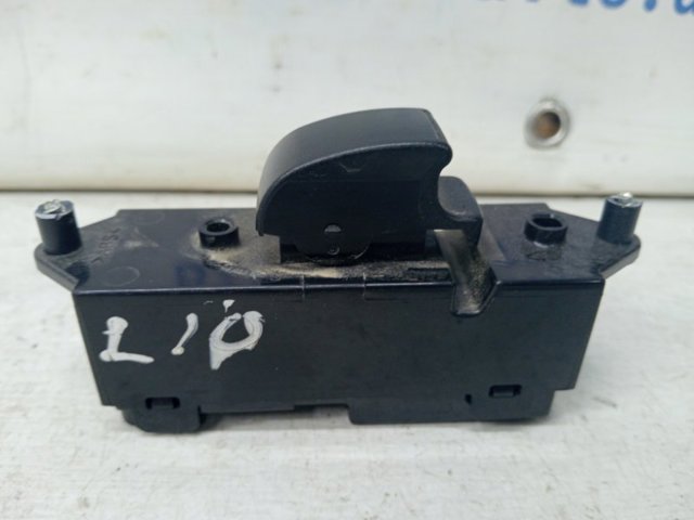 Кнопки заднього лівого склопід'ємника 8608A067 MITSUBISHI