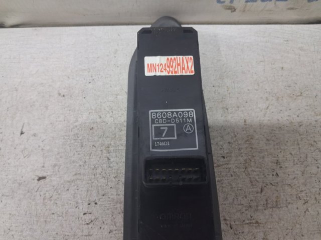 Кнопковий блок керування склопідіймачами передній лівий 8608A098 MITSUBISHI