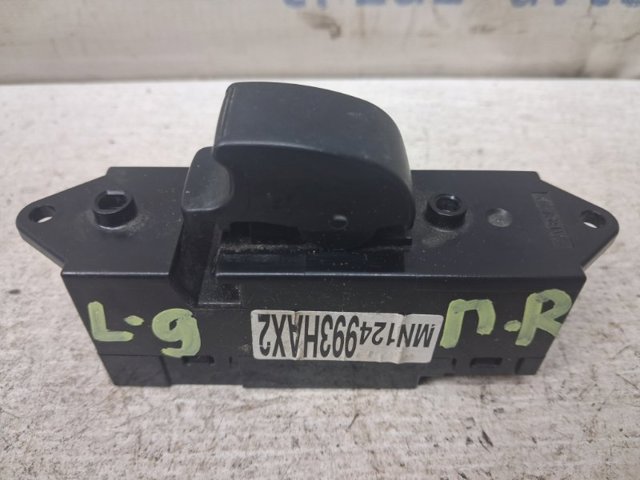 Кнопковий блок керування склопідіймачами передній правий 8608A099 MITSUBISHI