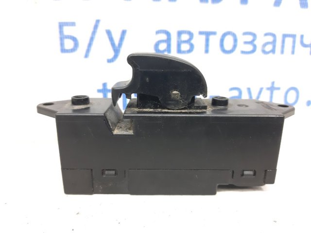 Кнопка підйомника заднього правого скла 8608A143 MITSUBISHI