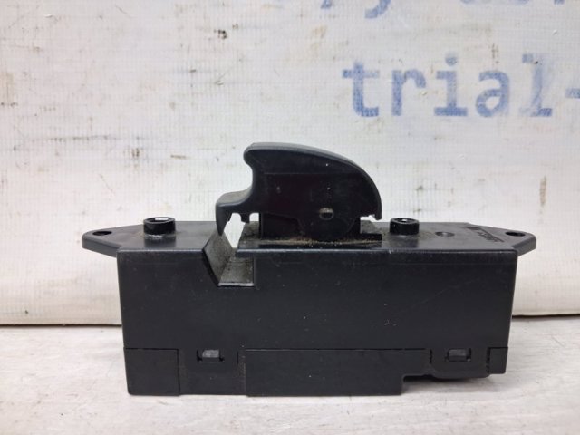 Кнопка вмикання двигуна склопідіймача задня ліва 8608A144 MITSUBISHI