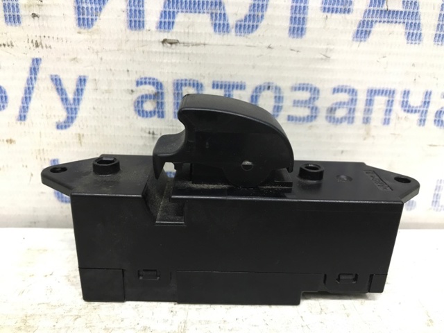 Кнопка підйомника заднього лівого скла 8608A144 MITSUBISHI