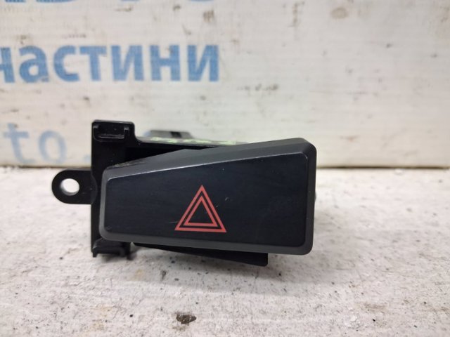 Кнопка включення аварійного сигналу 8614A026 MITSUBISHI