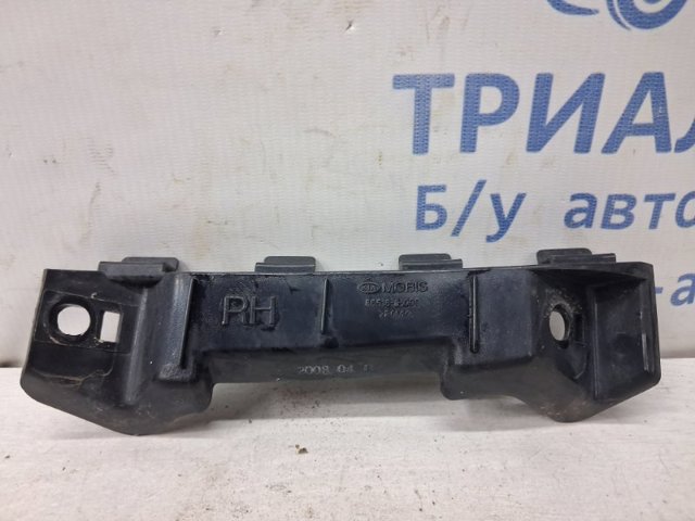Кронштейн бампера переднього, правий 865181H000 HYUNDAI