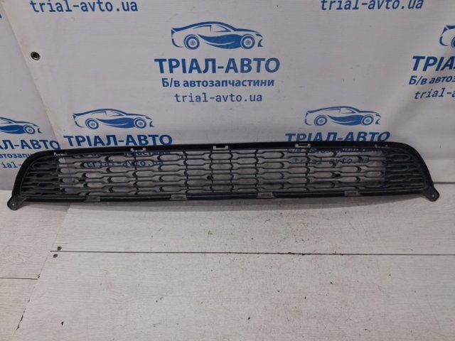 Решітка переднього бампера, нижня 865611U500 HYUNDAI