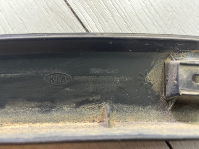 Молдинг переднього правого крила 877122P010 HYUNDAI