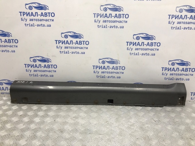 Накладка зовнішня (молдинг) порога, передні праві 877723E000XX HYUNDAI